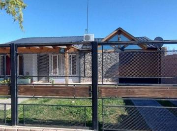 Casa · 115m² · 5 Ambientes · 1 Cochera · Venta Casa 1 Planta Fdez Oro
