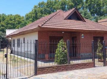 Casa de 5 ambientes, Moreno · Chalet Céntrico en Bo. La Tradición, Zona Residencial
