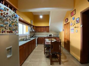 Casa · 241m² · 6 Ambientes · 2 Cocheras · Casa Venta 4 Dorm. B°pueyrredon Cba Cap