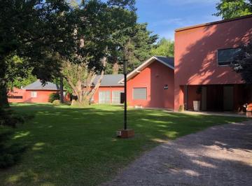 Quinta vacacional · 324m² · 6 Ambientes · 4 Cocheras · Casa en El Trébol