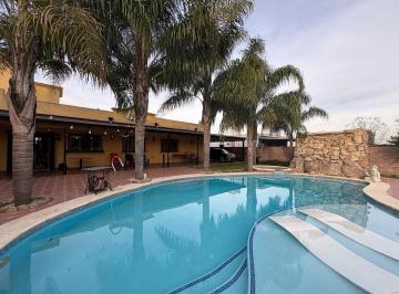 Casa · 192m² · 5 Ambientes · 3 Cocheras · Casa en Venta en Zarate