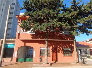 Casa · 200m² · 10 Ambientes · 2 Cocheras · Excelente Propiedad Edificada en Blockcentro de Mar de Ajo