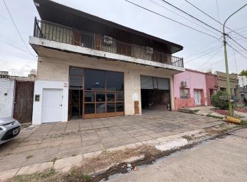 Bodega-Galpón · 350m² · 4 Ambientes · Galpón con Casa en Venta Campana