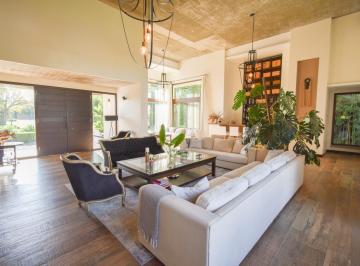 Casa · 520m² · 7 Ambientes · 4 Cocheras · Casa en Buenos Aires Golf Club