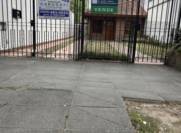 Casa · 120m² · 3 Ambientes · 1 Cochera · Casa en Venta en Zona Comercial