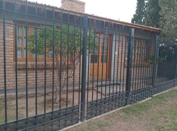 Casa · 120m² · 4 Ambientes · 1 Cochera · Alquiler Casa con Pileta