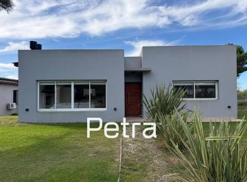 Casa · 140m² · 4 Ambientes · Casa en Venta en Costa Esmeralda con Fondo Libre