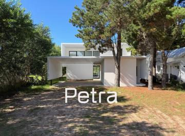 Casa · 190m² · 5 Ambientes · 1 Cochera · Casa en Venta en Costa Esmeralda - Gas Natural
