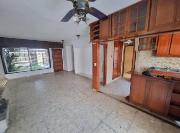 Casa · 190m² · 5 Ambientes · Casa en Alquiler - 4 Dorm. 2 Baños - Avellaneda