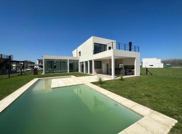 Casa · 160m² · 5 Ambientes · 2 Cocheras · Casa en Venta - 3 Dorm. 2 Baños - Canning