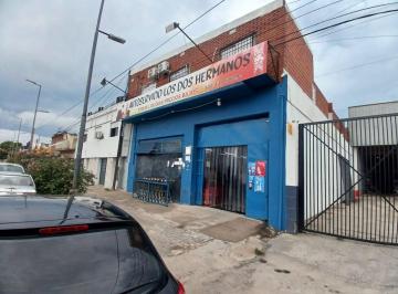 Bodega-Galpón · 437m² · Galpon Deposito y Departamentos