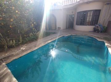 Casa · 236m² · 10 Ambientes · 1 Cochera · Venta Casa 3 Dorm con Pileta + Local B San Martín