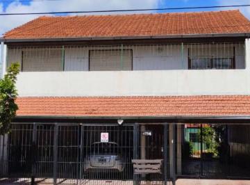 Casa · 250m² · 6 Ambientes · 3 Cocheras · Venta Casa Mas Local Mas 3 Departamntos Lote 450 m²