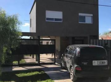 Casa · 120m² · 5 Ambientes · 2 Cocheras · Casa en Venta - 3 Dorm. 2 Baños - Cochera - 320 m² - Lisandro Olmos Etcheverry
