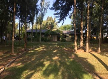 Quinta vacacional · 190m² · 3 Ambientes · 2 Cocheras · Quinta en Venta - 2 Dorm. 1 Baño - 15000 m² - Abasto
