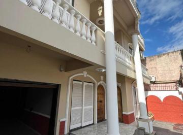 Casa · 300m² · 7 Ambientes · 6 Cocheras · Casa en Venta - 6 Dorm. 5 Baños - 300 m² - Tablada