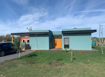 Casa · 90m² · 3 Ambientes · 1 Cochera · Casa en Venta - 2 Dorm. 2 Baños 1 Cochera - 800 m² - Cañuelas