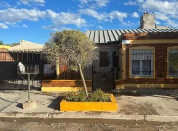 Casa · 245m² · 14 Ambientes · 2 Cocheras · Casa en Venta - 6 Dorm. 5 Baños - Cochera - 337,98 m² - Viedma, Río Negro