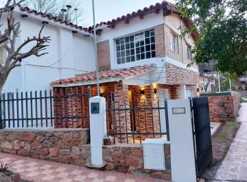 Casa · 265m² · 15 Ambientes · 1 Cochera · Casa en Venta - 7 Dorm. 3 Baños - 650 m² - Villa Carlos Paz, Córdoba