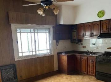 Casa · 250m² · 7 Ambientes · 2 Cocheras · Casa en Venta - 4 Dorm. 2 Baños - 390 m² - Tres de Febrero