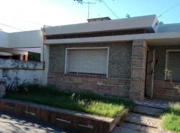 Casa · 320m² · 9 Ambientes · Casa en Venta - 2 Dorm. 1 Baño - 250 m² - Córdoba Capital