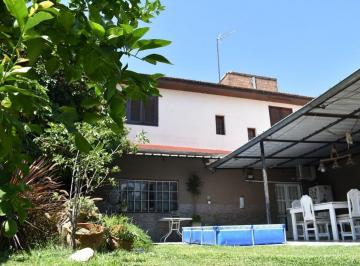 Casa · 125m² · 4 Ambientes · 2 Cocheras · Casa Mas Departamento con Parque y Cochera