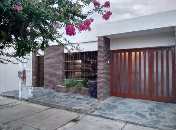 Casa · 133m² · 4 Ambientes · 1 Cochera · Venta Casa 3 Dorm - San Nicolas - Apta Credito