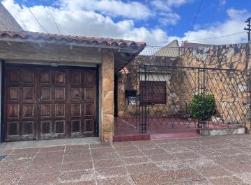 Casa · 215m² · 5 Ambientes · 1 Cochera · Venta Casa 5 Ambientes, Villa Dominico