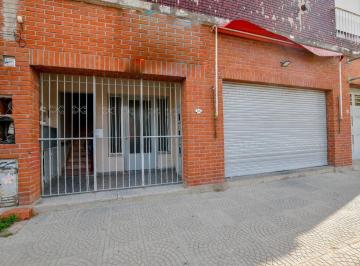 Local comercial · 387m² · 2 Cocheras · Local en PH, con Dpto 3 Amb. en Venta en Ensenada