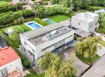 Casa · 341m² · 5 Ambientes · 2 Cocheras · Casa en Venta en El Barrio Santa Maria de Tigre | Tigre