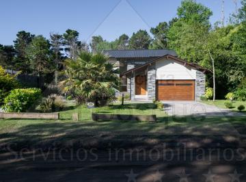 Casa de 4 ambientes, Cariló · En Dos Plantas Cercada, con un Hermoso Exterior, Para Disfrutar. (Cod - 427)