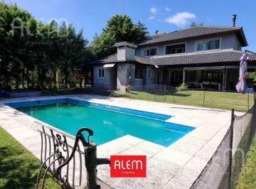 Casa · 230m² · 7 Ambientes · 2 Cocheras · Casa en Venta en Quintas del Sol | 5 Dorm.