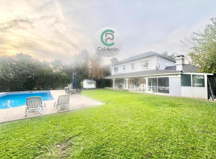 Casa · 250m² · 5 Ambientes