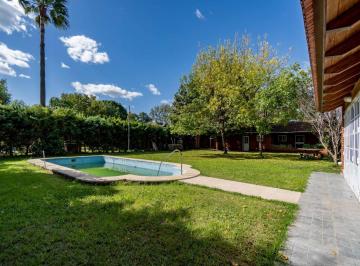 Casa · 171m² · 7 Ambientes · 2 Cocheras · Venta/permuta - Casa - 3 Dorm. - Jardin y Pileta - Funes, Garita 13