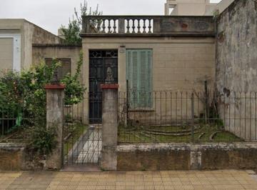 Casa · 260m² · Casa Oportunidad Para Demolición Valor Terreno en Haedo