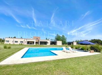 Casa de 7 ambientes, San Miguel del Monte · Venta de Excelente Casa 7 Ambientes con Piscina en Benquerencia Farm Club.