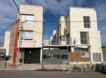 PH · 60m² · 2 Ambientes · 1 Cochera · En Alquielr Triplex 1 Dormitorio con Terraza y Cochera - B° Arevalo - Cipolletti