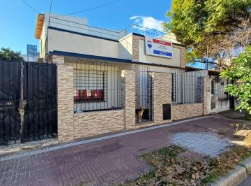 Casa · 120m² · 5 Ambientes · 2 Cocheras · Casa en Venta San Martín con Cochera y Terraza