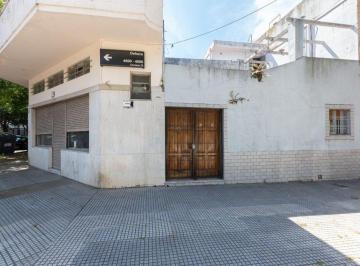 Casa · 134m² · 4 Ambientes · 1 Cochera · Venta Casa 4 Amb. con Local. Lote Propio. Saavedra