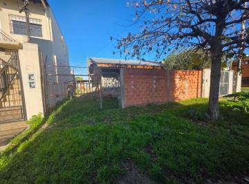 Casa · 80m² · 3 Ambientes · 2 Cocheras · En Venta en Loma Hermosa Loza Sin Terminar de 3 Ambientes con Amplio Parque. Venta Inmediata! Lote