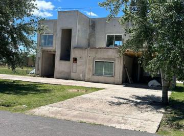 Casa · 203m² · 4 Ambientes · 2 Cocheras · Venta Casa 4 Ambientes Cañuelas C/pileta Pradera57