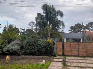Casa · 80m² · 1 Dormitorio · 1 Cochera · Venta Casa con Parque y Quincho en Acantilados