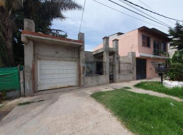 Casa · 136m² · 3 Ambientes · 1 Cochera · Casa 3 Amb en Garin Centro