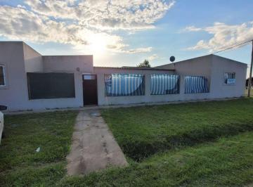 Casa · 140m² · 6 Ambientes · 2 Cocheras · Casa de 4 Dorm. en Monte Flores