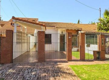 Casa · 126m² · 4 Ambientes · 1 Cochera · Venta de Casa en Adrogue