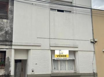Casa · 263m² · 7 Ambientes · Hermosa Propiedad a La Venta Ubicada en Calle San Juan y Uruguay.