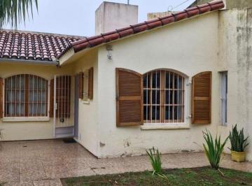 Casa · 129m² · 3 Ambientes · 2 Cocheras · Casa 2 Dorm.. Barrio Los Boulevares.