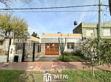 Casa · 95m² · 2 Dormitorios · 1 Cochera · Casa en Alquiler Rosario, La Florida.