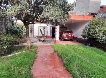 Casa · 60m² · 3 Ambientes · 1 Cochera · Casa en Isidro Casanova