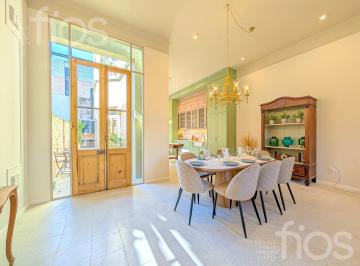 Casa · 146m² · 4 Ambientes · 1 Cochera · Venta Casa Reciclada de Tres Dorm. con Patio, Terraza, Pileta y Cochera en Pichincha